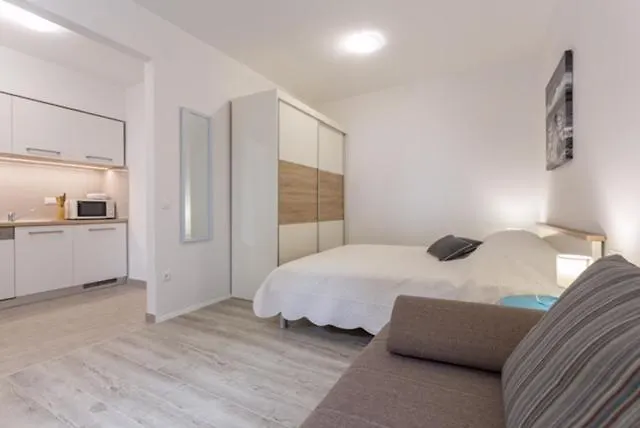 Apartment R&R